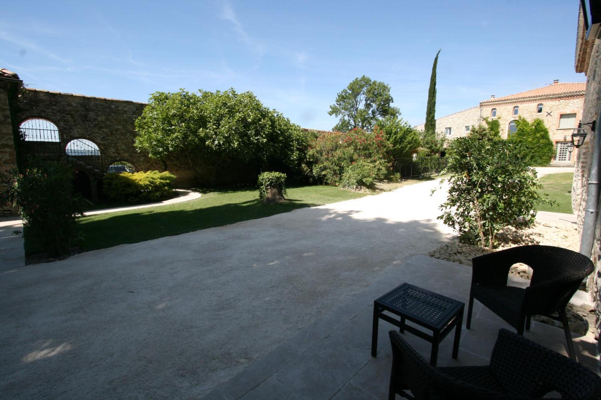 Chateau Les Oliviers De Salettes Charols Rum bild